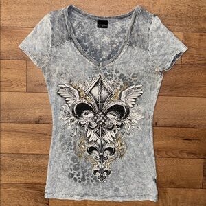 Y2K Daytrip Size Medium V-Neck Tee Shirt Cheetah Rhinestone Fleur-de-lis & Wings